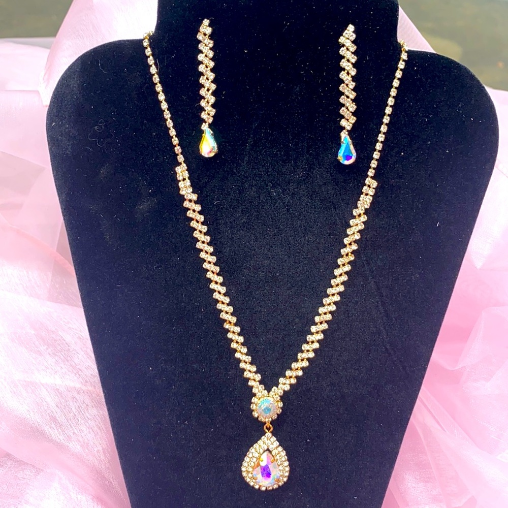 Simple elegant -new without tags  AB rhinestones